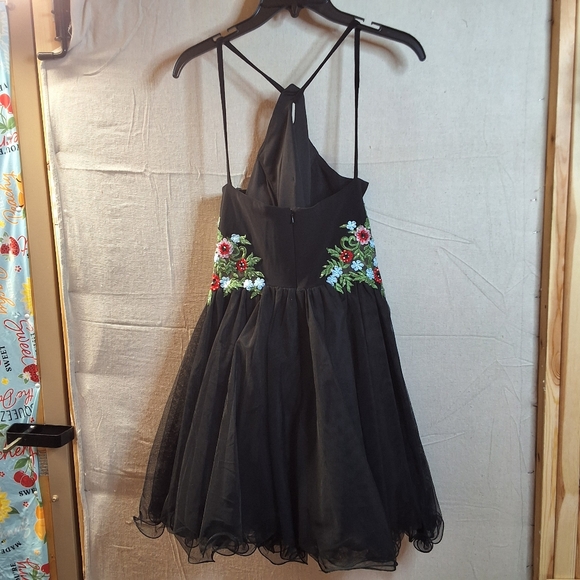 NWT BLONDIE EMBROIDEDED SHORT Black Halter Dress with Floral Embroidery - Picture 5 of 12